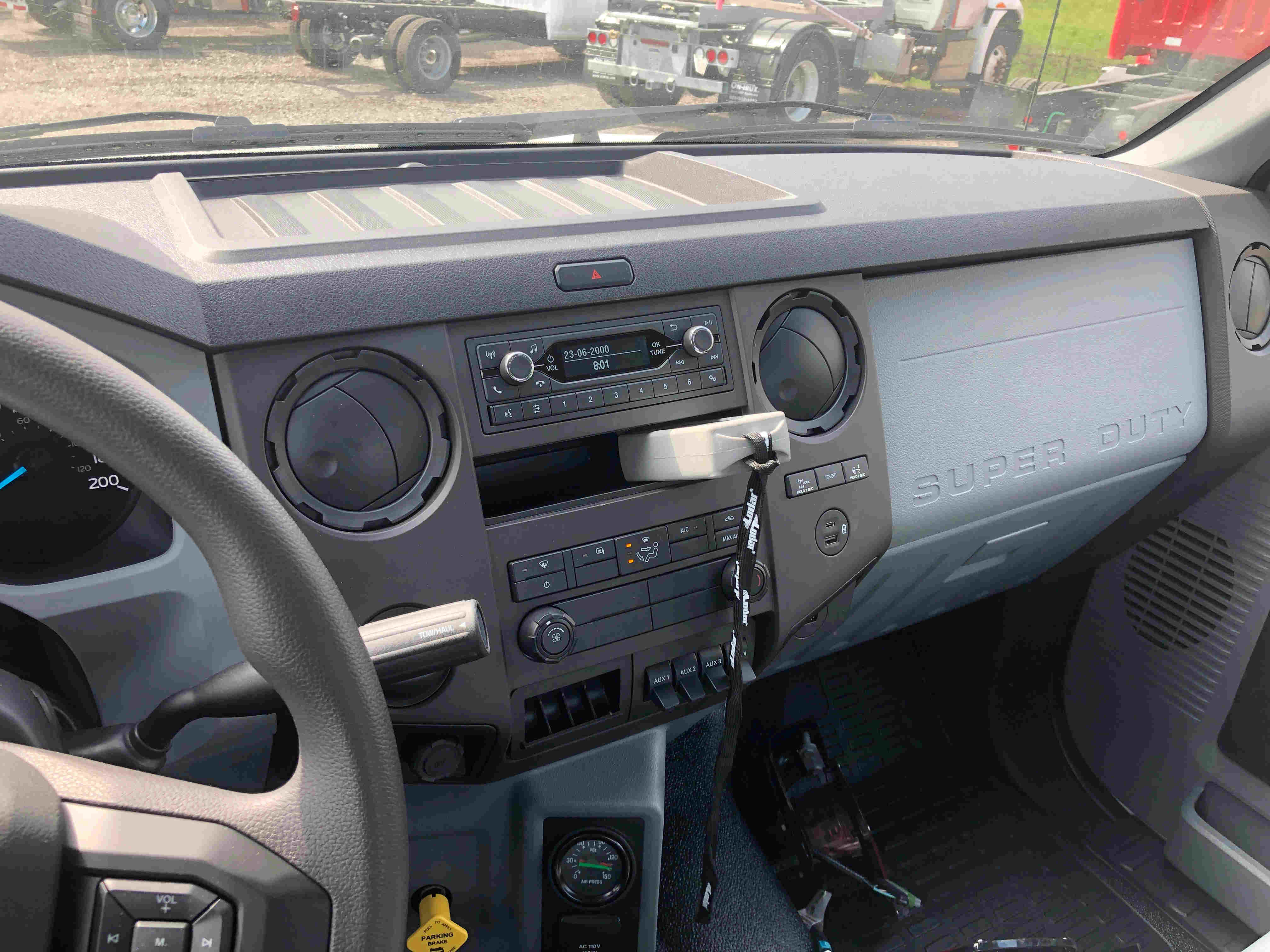 2021 Ford F750 12 On Trux System White (12)